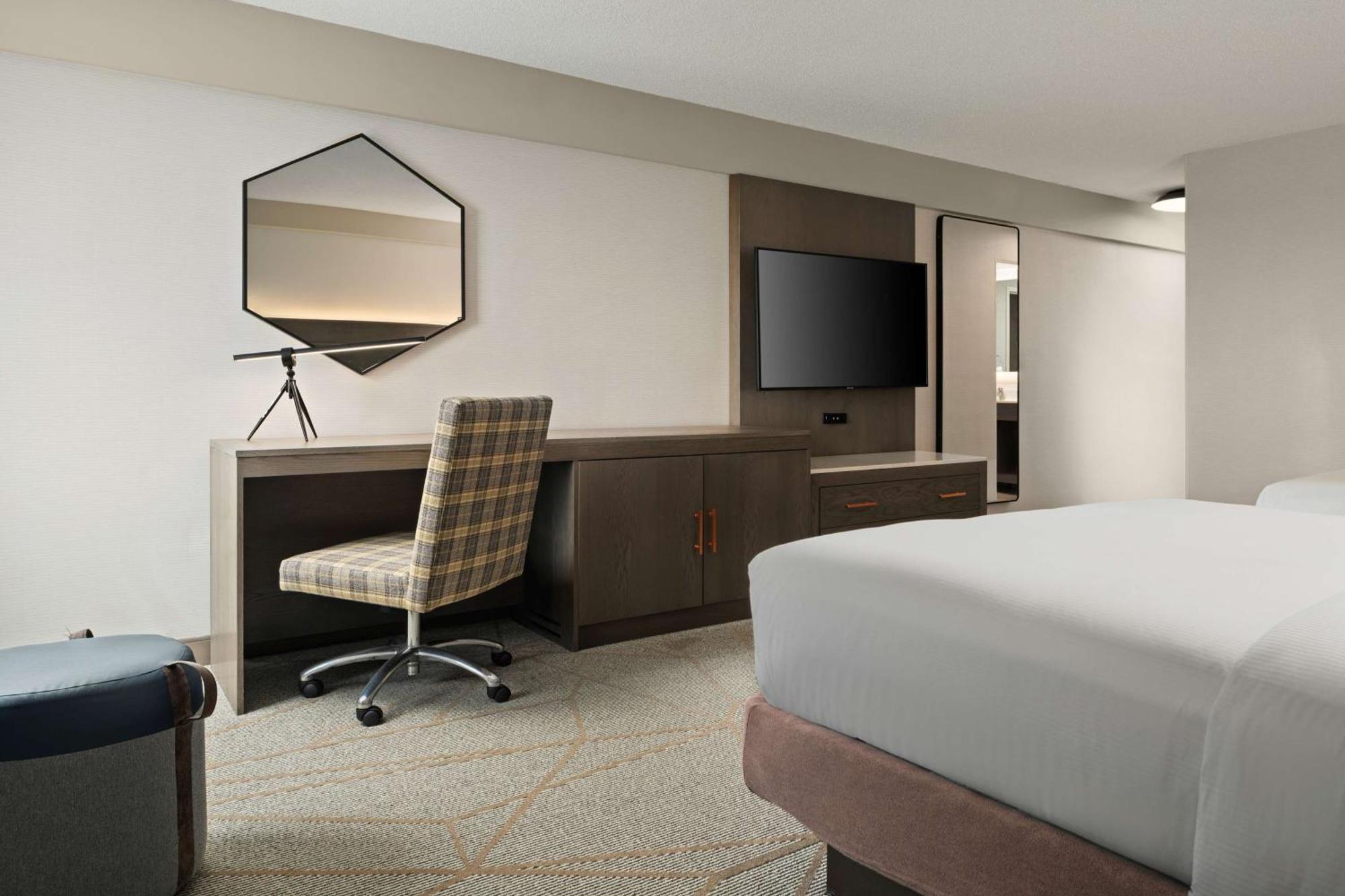 Hotel Doubletree By Hilton Pittsburgh Airport Moon Township Exterior foto