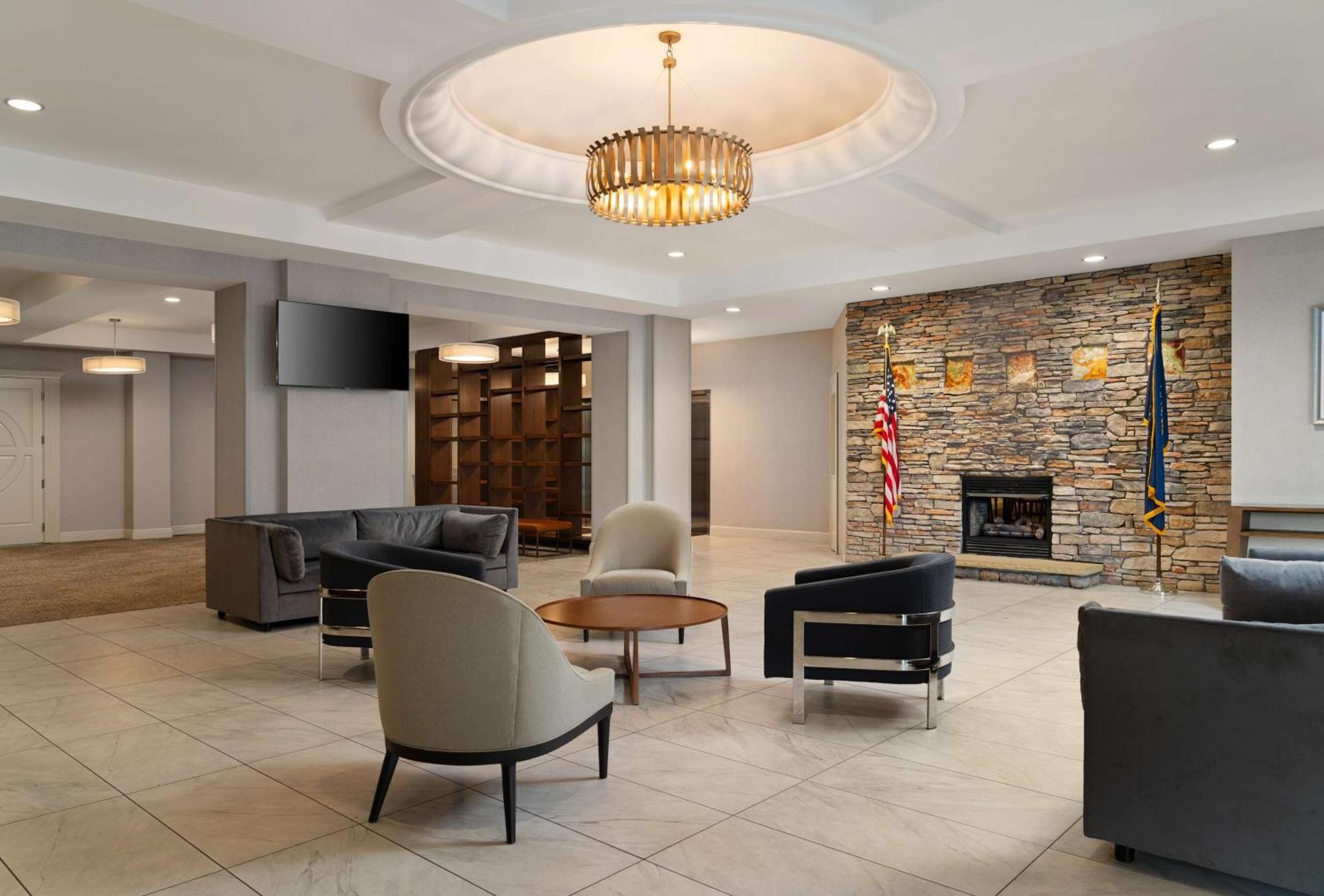 Hotel Doubletree By Hilton Pittsburgh Airport Moon Township Exterior foto