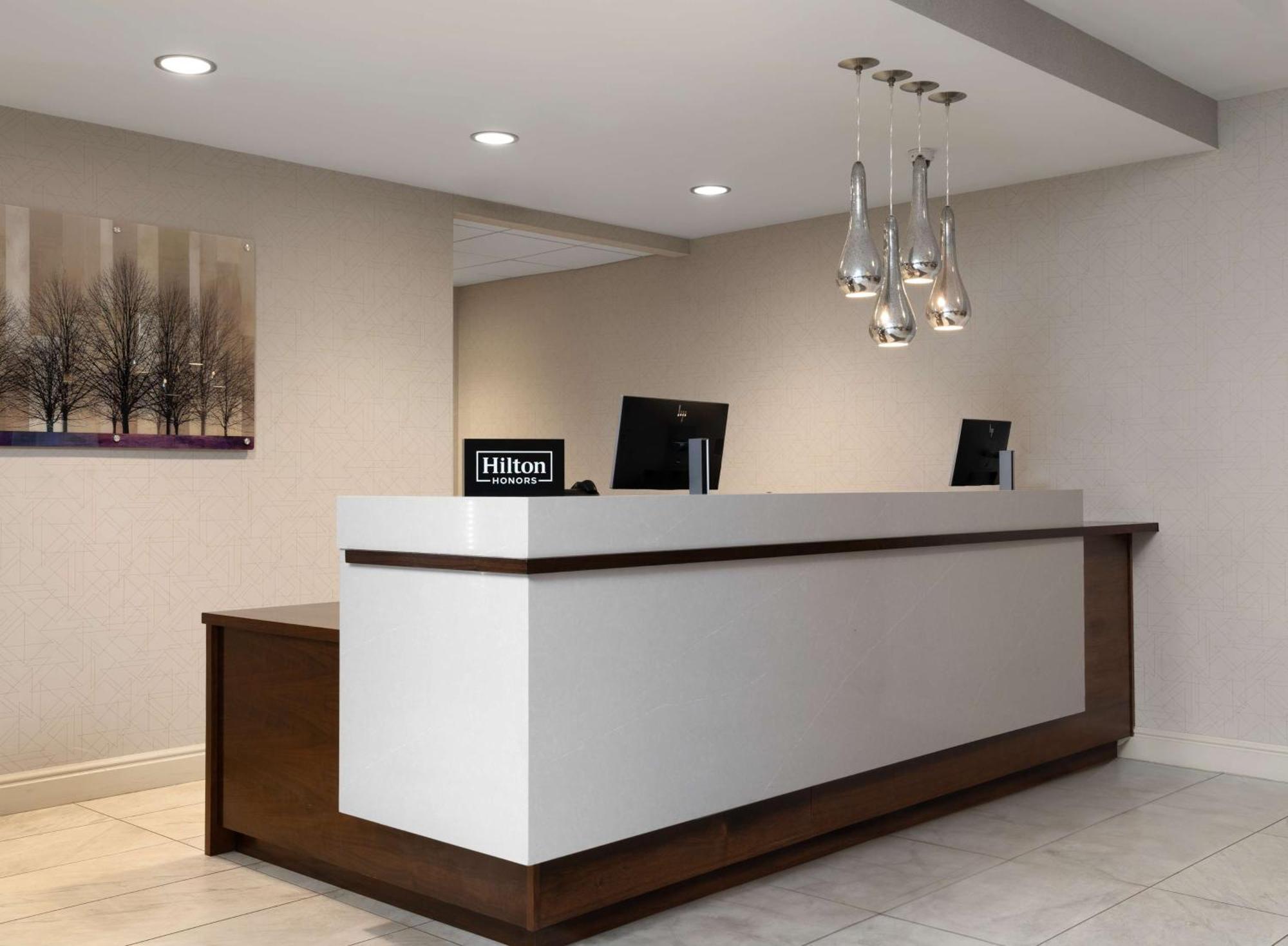 Hotel Doubletree By Hilton Pittsburgh Airport Moon Township Exterior foto