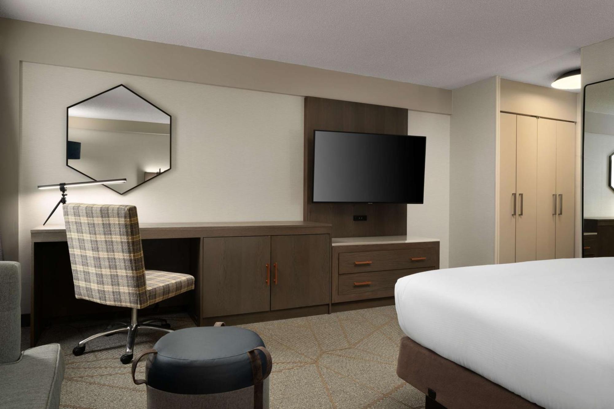 Hotel Doubletree By Hilton Pittsburgh Airport Moon Township Exterior foto