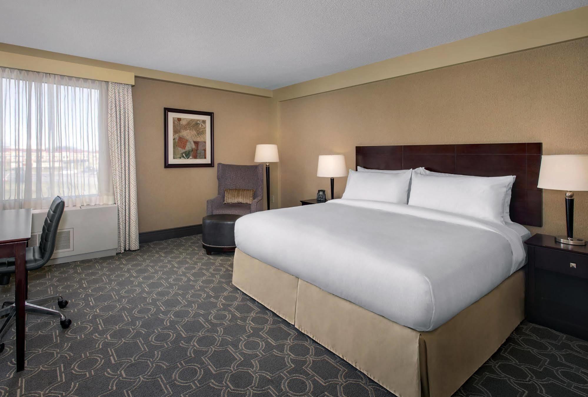 Hotel Doubletree By Hilton Pittsburgh Airport Moon Township Exterior foto