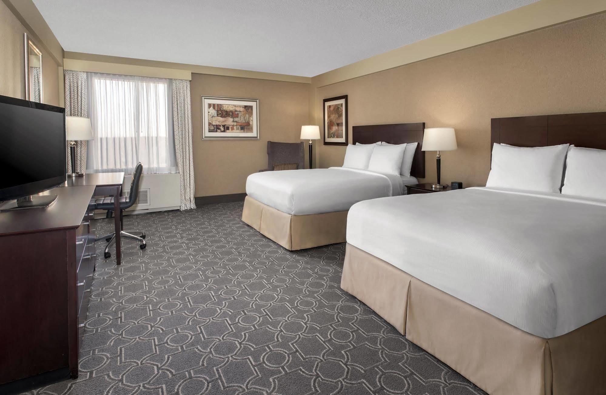 Hotel Doubletree By Hilton Pittsburgh Airport Moon Township Exterior foto